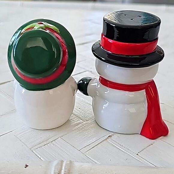 Hallmark Christmas Snowman & Woman Salt & Pepper Shakers Gift Holiday No Box - Picture 3 of 6